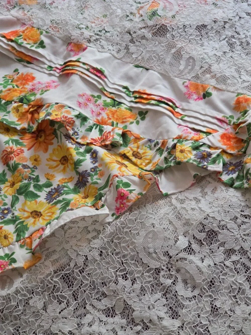 STUNNING FLORAL RUFFLE MAXI WITH BUTTER SOFT EYELASH LACE NEW!!!!!!! SIZE SMALL